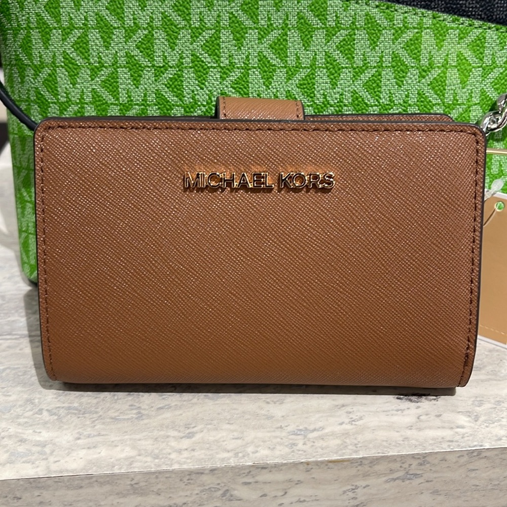 Michael Medium Crossgrain Leather Bifold Wallet
Luggage 
NWT - Picture 14 of 16